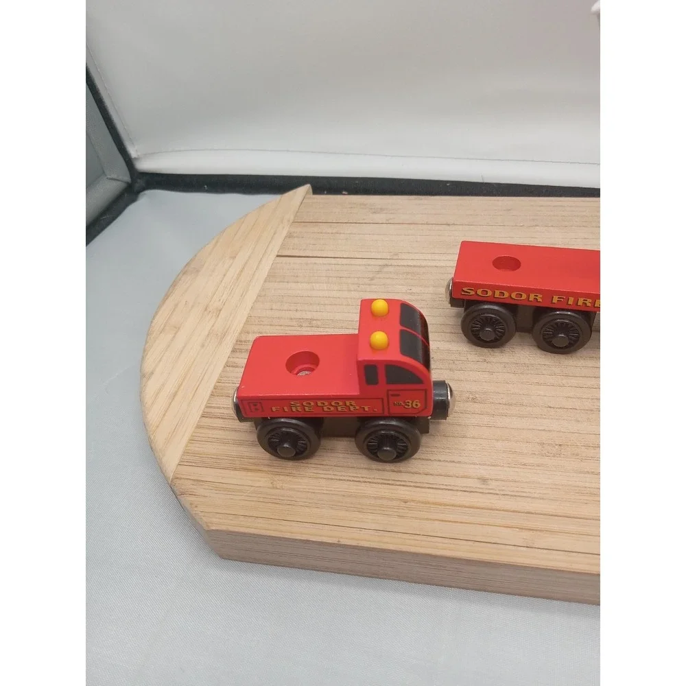 Thomas The Tank Engine  Friends Wooden Railway Sodor Dept 36 FIRE TRUCK& TN Read